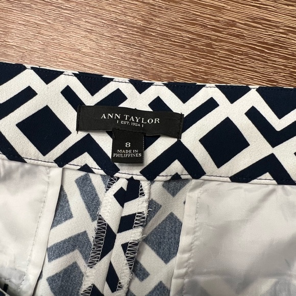 Ann Taylor Blue and White Patterned High Waisted Shorts Size 8 - Picture 3 of 8